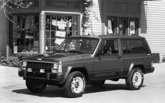1988_Jp_Cherokee_Chief_lft_frnt_560